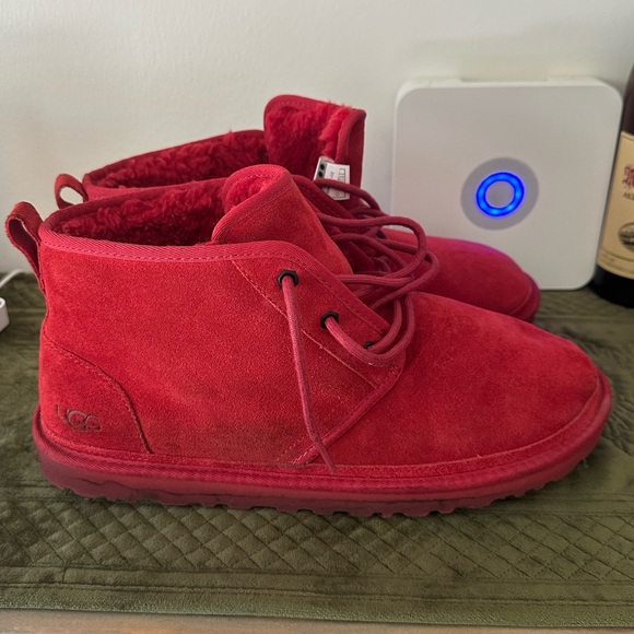 🔥🔥 Red Ugg Neumel Boots! 👢 🔥🔥 - Picture 1 of 5